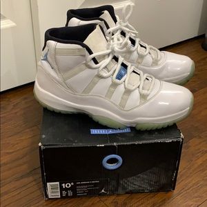 Size 10.5 men’s Jordan 11 Colombia